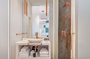 Lazure Hotel and Marina