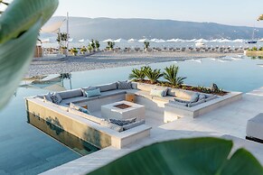 Lazure Hotel and Marina