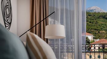 Lazure Hotel and Marina