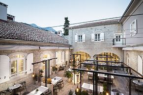 Lazure Hotel and Marina