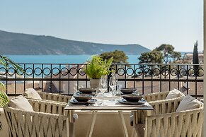 Lazure Hotel and Marina