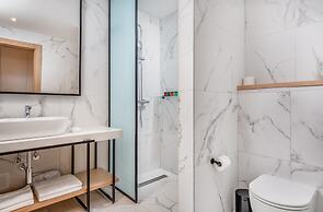 Lazure Hotel and Marina