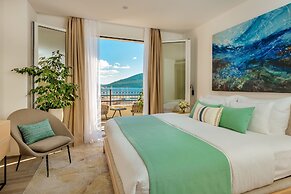 Lazure Hotel and Marina