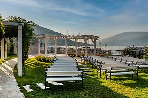 Lazure Hotel and Marina