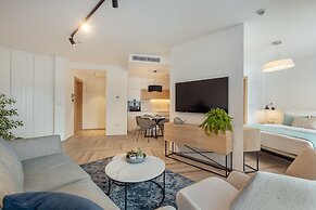 Lazure Hotel and Marina