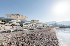 Lazure Hotel and Marina