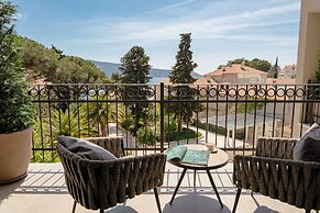 Lazure Hotel and Marina