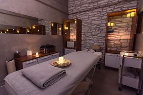 Lazure Hotel and Marina