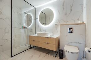 Lazure Hotel and Marina