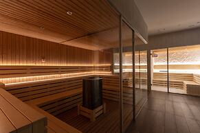 Lazure Hotel and Marina