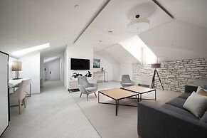 Lazure Hotel and Marina