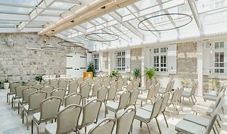 Lazure Hotel and Marina