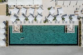 Lazure Hotel and Marina