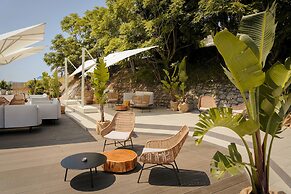 Lazure Hotel and Marina