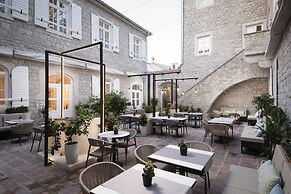 Lazure Hotel and Marina