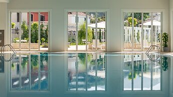 Lazure Hotel and Marina