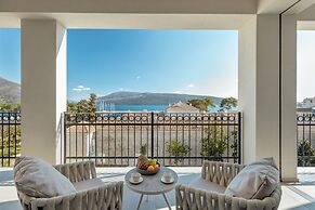 Lazure Hotel and Marina