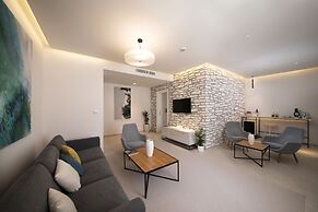 Lazure Hotel and Marina