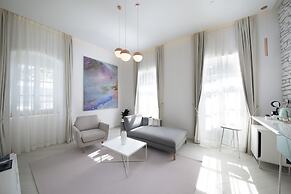 Lazure Hotel and Marina