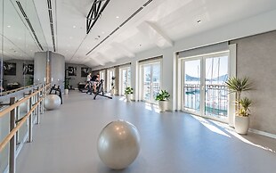 Lazure Hotel and Marina