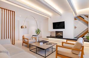 Lazure Hotel and Marina