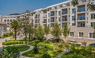 Lazure Hotel and Marina