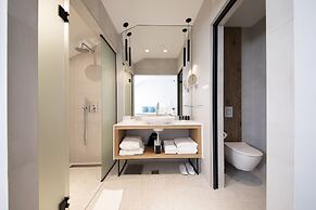 Lazure Hotel and Marina