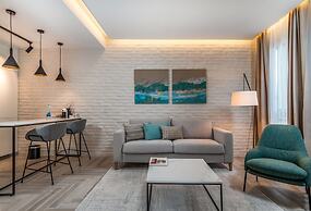 Lazure Hotel and Marina