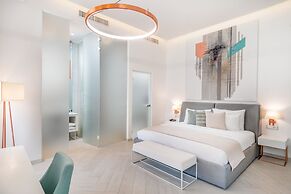 Lazure Hotel and Marina