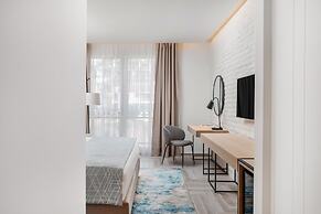 Lazure Hotel and Marina