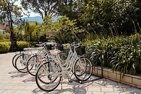 Lazure Hotel and Marina