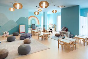 Lazure Hotel and Marina