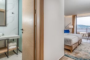 Lazure Hotel and Marina