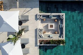 Lazure Hotel and Marina