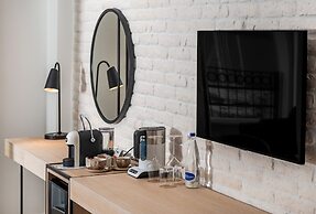 Lazure Hotel and Marina