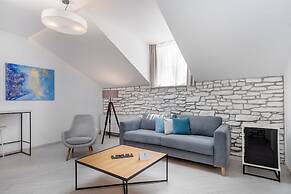 Lazure Hotel and Marina