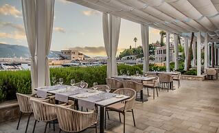 Lazure Hotel and Marina