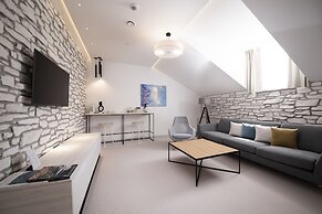 Lazure Hotel and Marina