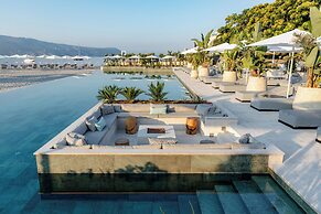 Lazure Hotel and Marina