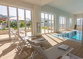 Lazure Hotel and Marina