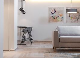 Lazure Hotel and Marina