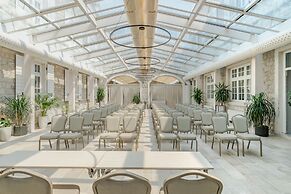 Lazure Hotel and Marina