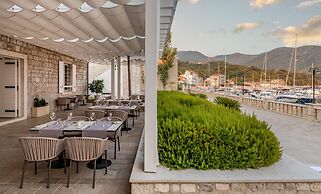 Lazure Hotel and Marina