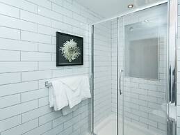 Malone Place Apartment