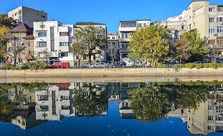 Parliament & River View Apartments