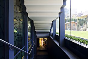 Hotel ZENA beauty & shopping center