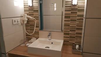 Hotel ZENA beauty & shopping center