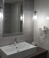 Hotel ZENA beauty & shopping center