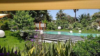 Red Mango Apartment Hotel