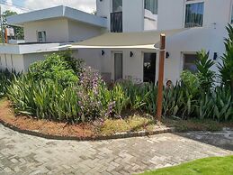 Red Mango Apartment Hotel